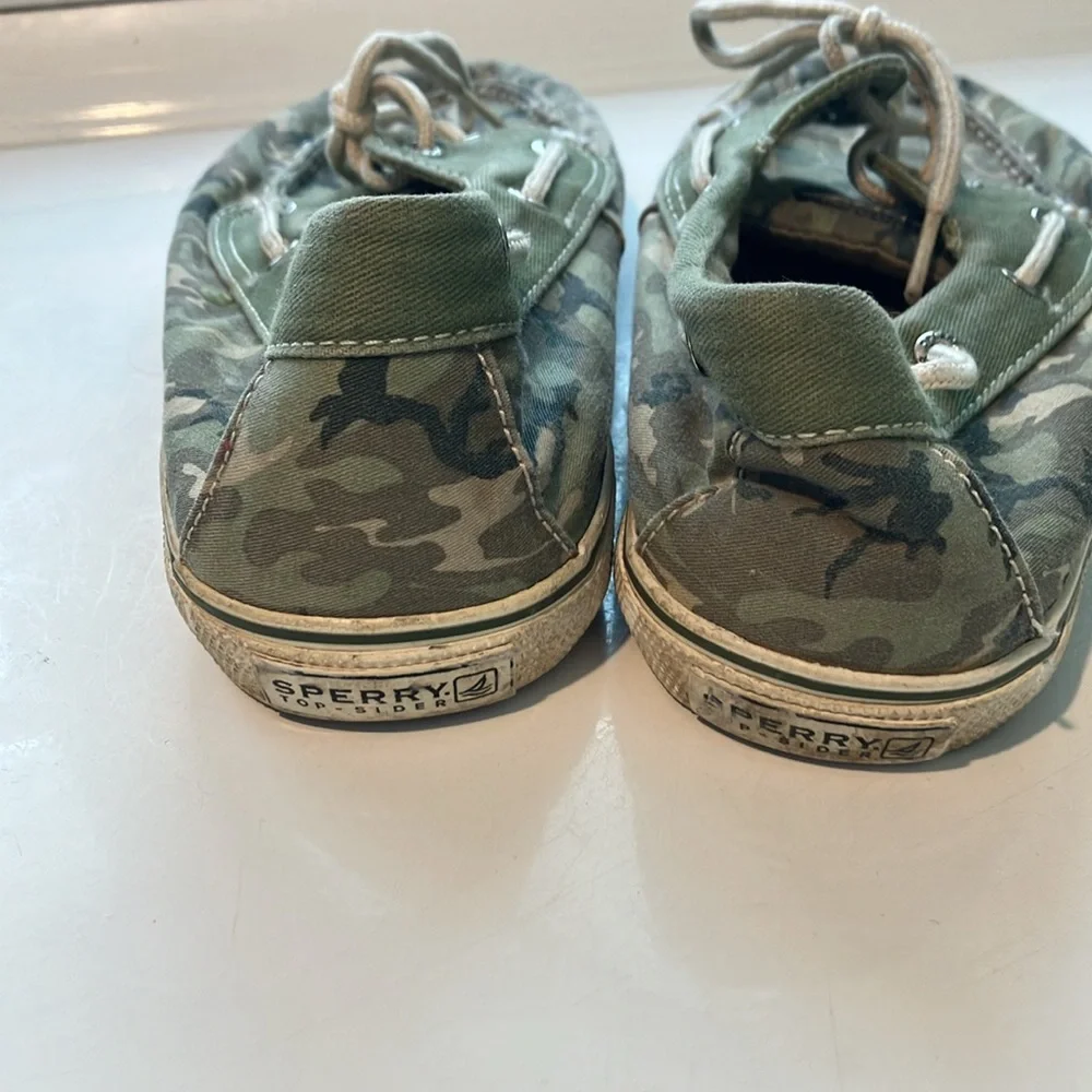 Sperry girls Camouflage halyard Boat Shoes with White Laces size 4 camo